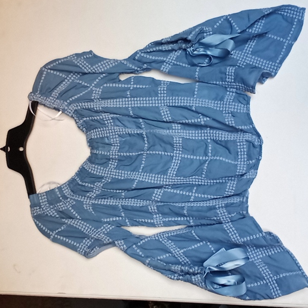 Cold shoulder Medium shirt